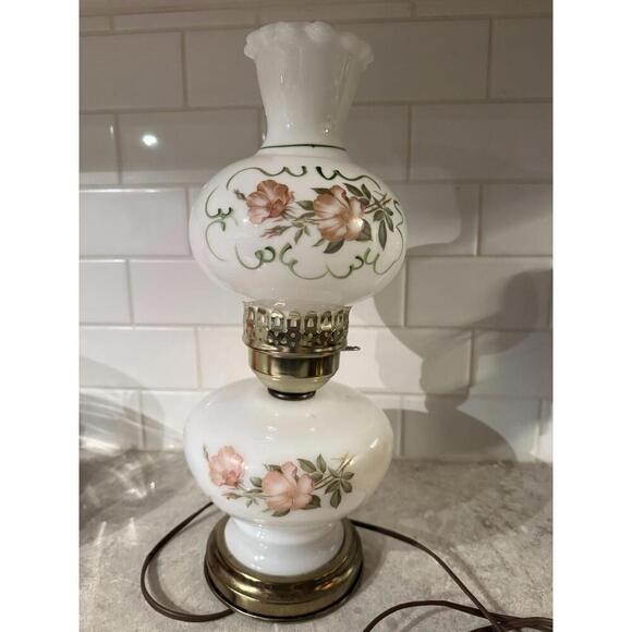 Vintage Milk glass electric hurricane lamp with brass base and floral motifs. - Picture 1 of 15
